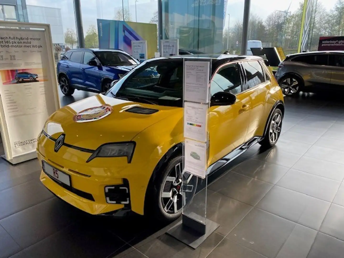 Renault R 5 Iconic cinq 150 hp comfort range Jaune - 1
