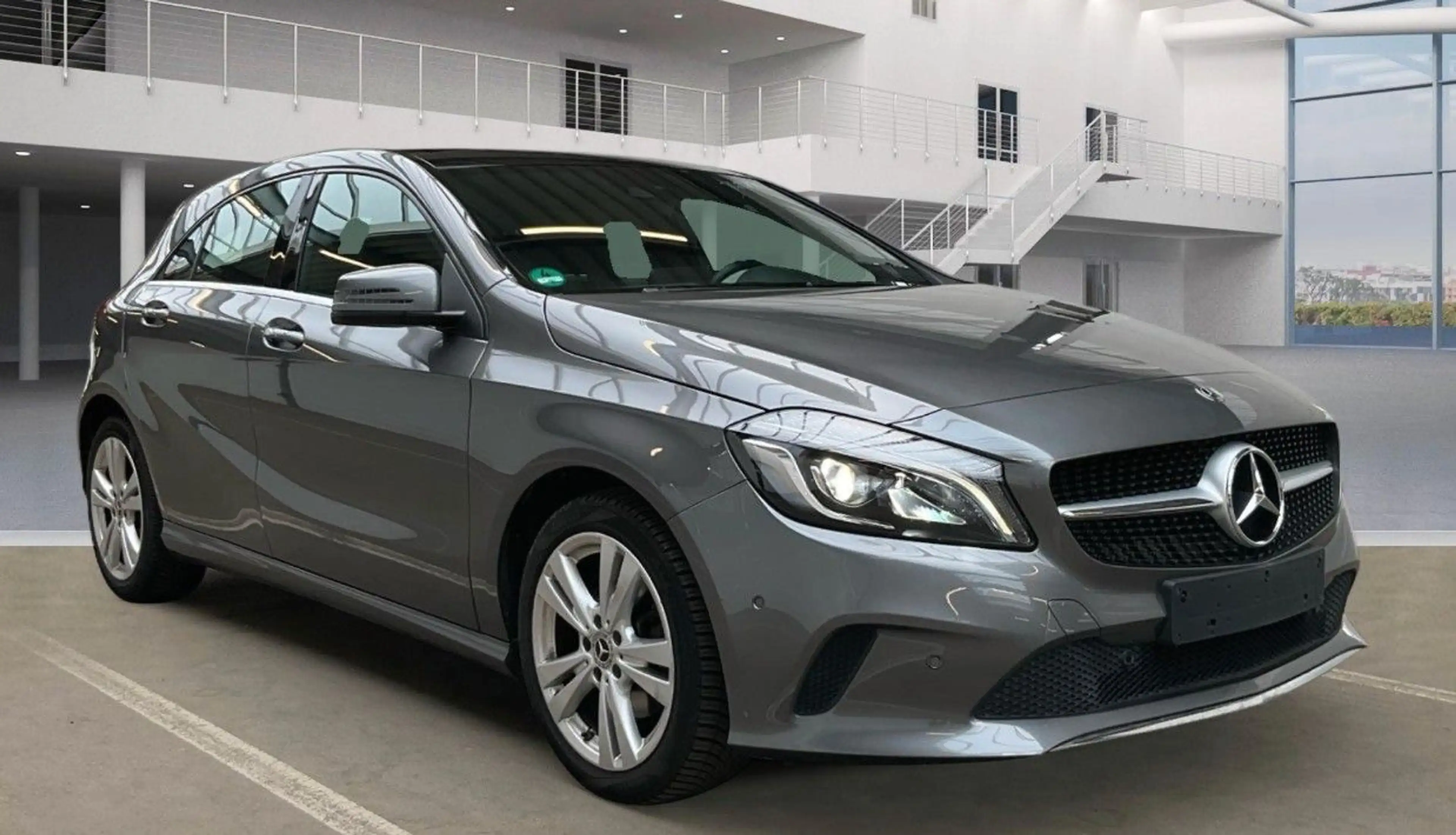 Mercedes-Benz A 180 Pano SHZ Navi Carplay LED PDC — photo 2