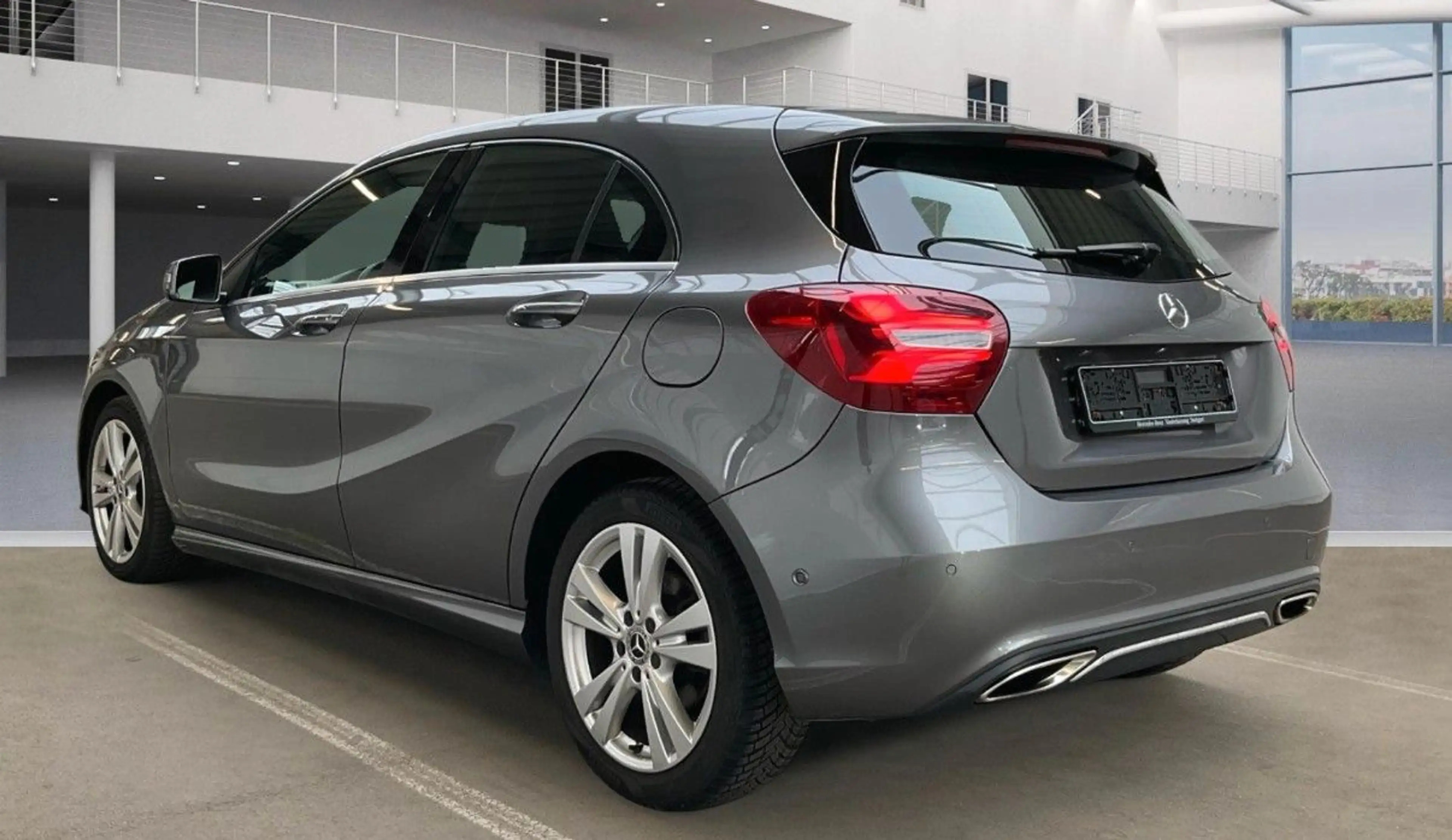 Mercedes-Benz A 180 Pano SHZ Navi Carplay LED PDC — photo 4