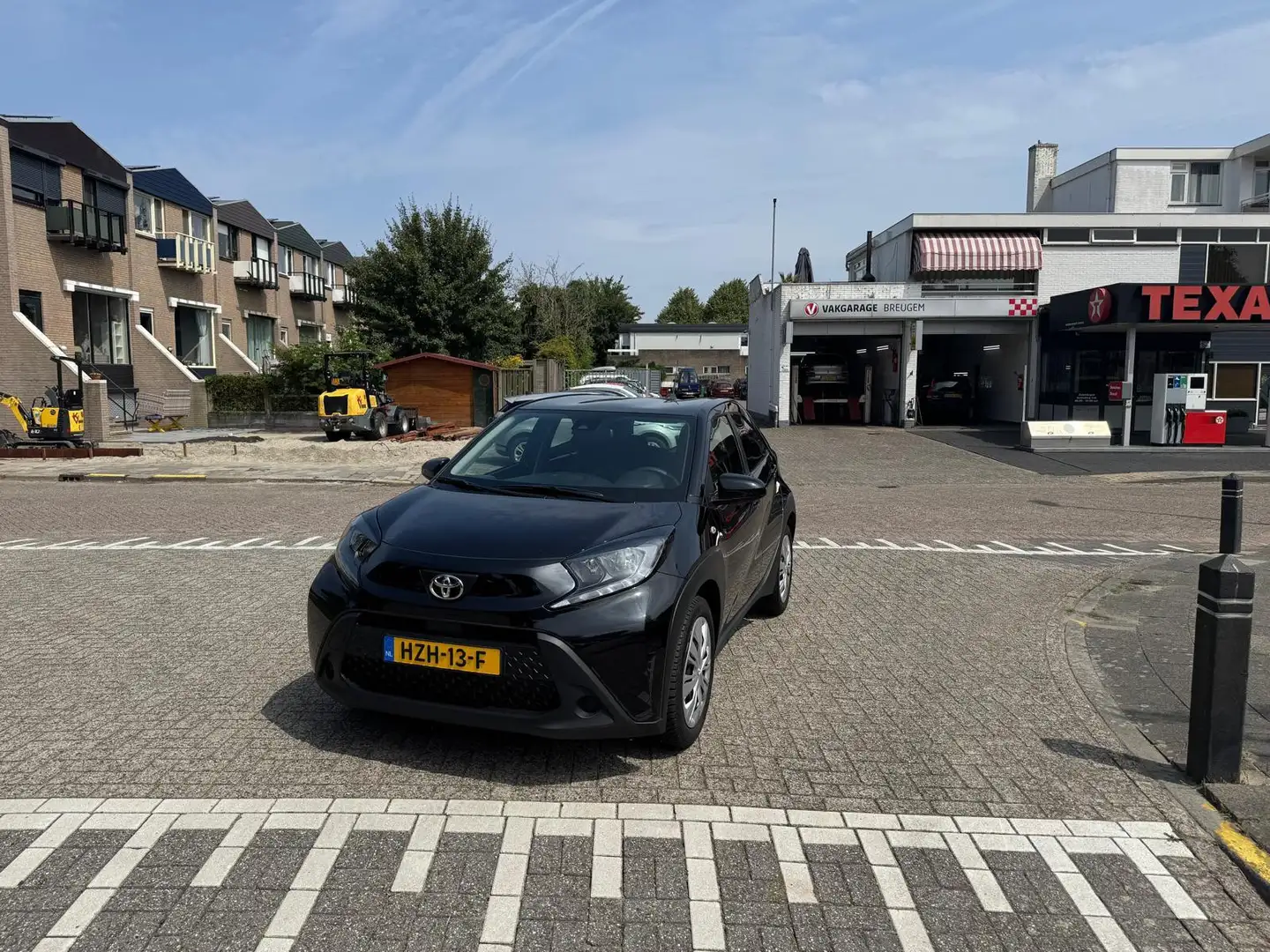 Toyota Aygo X 1.0 VVT-i S-CVT Play Zwart - 1