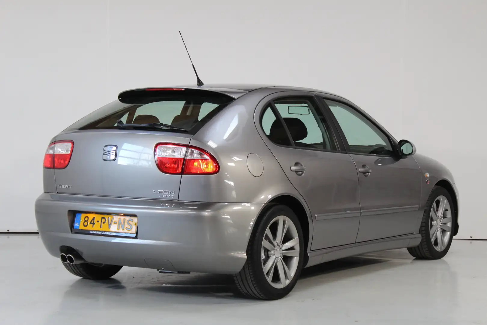 SEAT Leon 1.8-20VT Topsport | Uniek | 100% Dealer Oh | 100% Grijs - 2