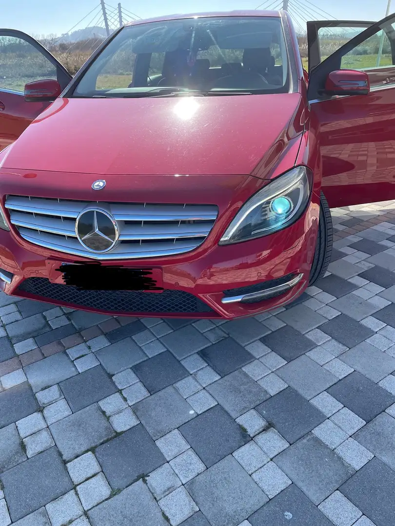 Mercedes-Benz B 180 B 180 d Premium Czerwony - 1