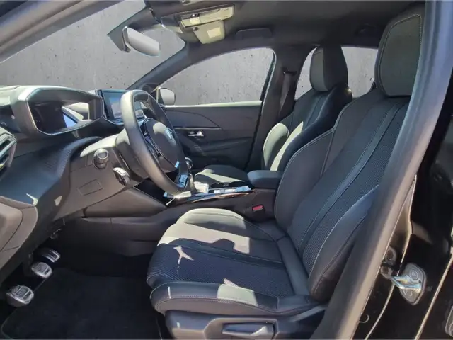 Peugeot 208 view 9