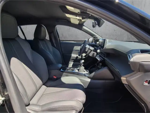 Peugeot 208 view 13