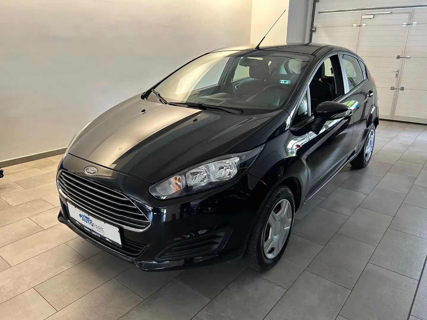 Ford Fiesta Trend Schwarz - 1