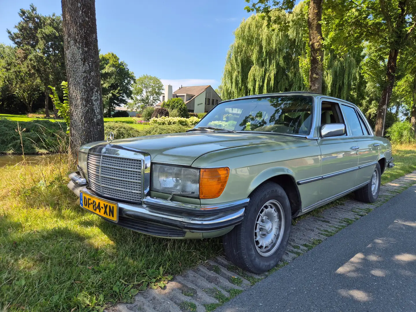 Mercedes-Benz 450 450 SE Green - 1
