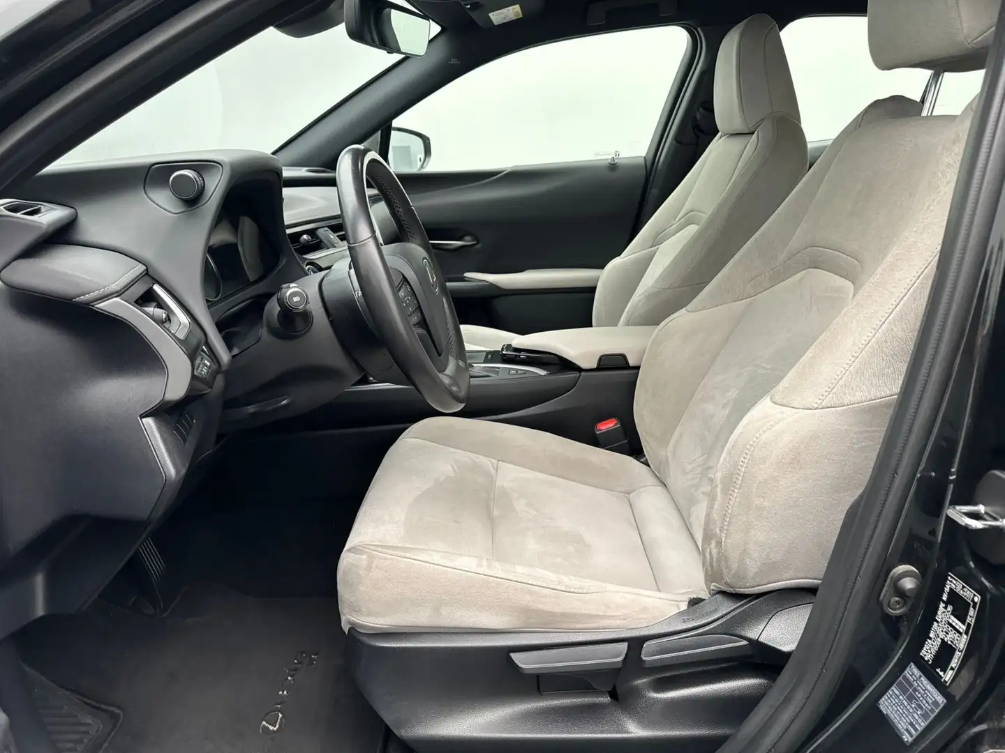 Lexus UX 250h UX 250h 2.0i FWD Business Line Noir - 2