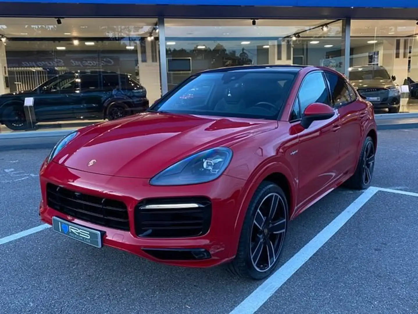 Porsche Cayenne E-Hybrid Coupé Rood - 2