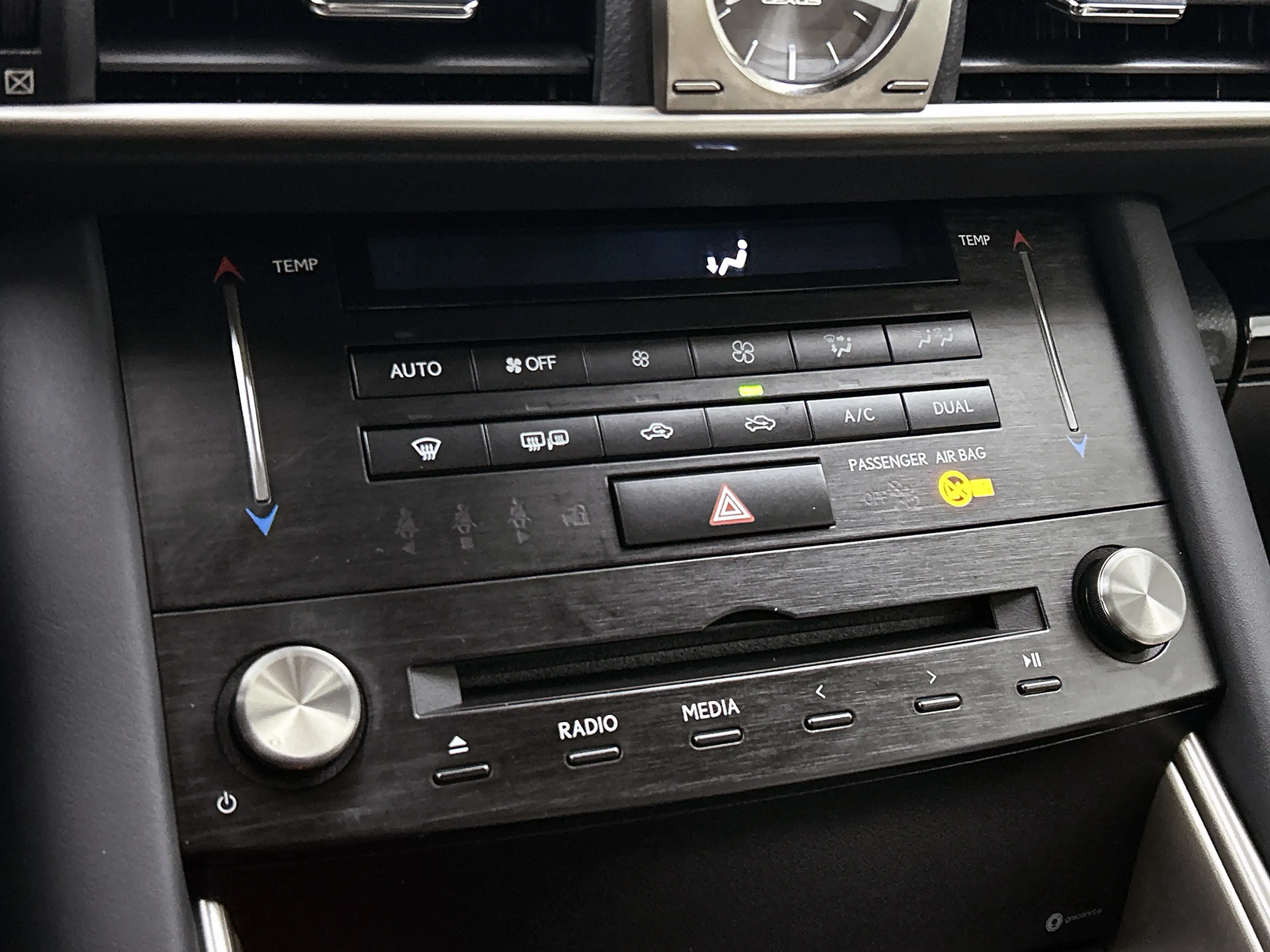Lexus IS 300 300h Business Line | Safety Pack | Adaptive Cruise — photo 12
