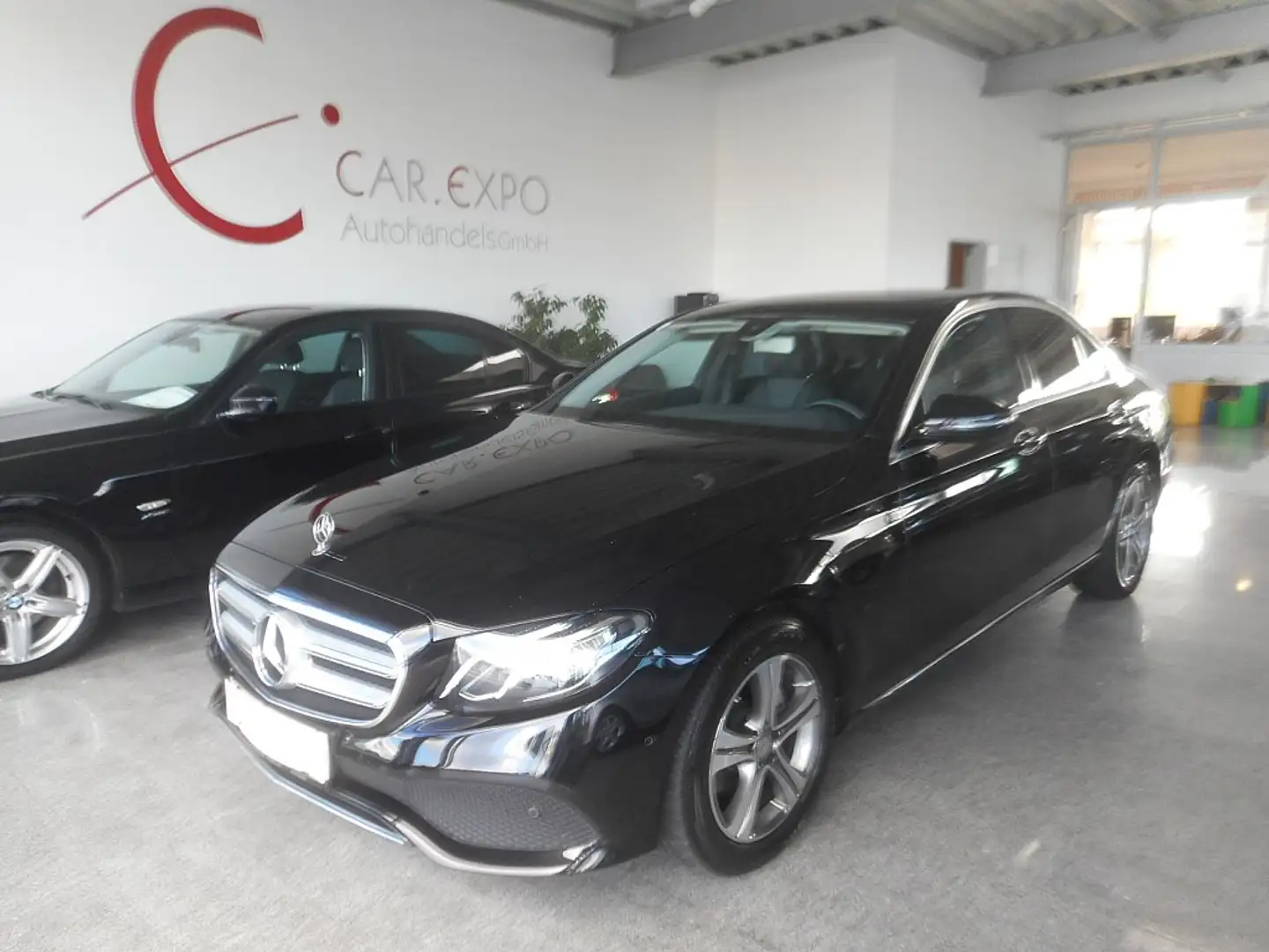 Mercedes-Benz E 220 d Avantgarde Aut. Schwarz - 1