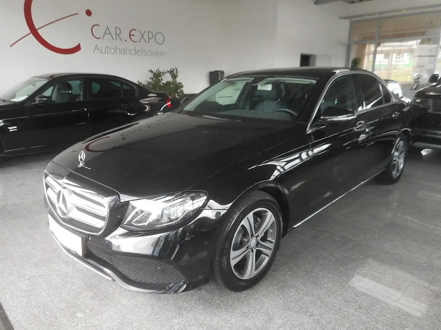 Mercedes-Benz E 220 d Avantgarde Aut. Schwarz - 1