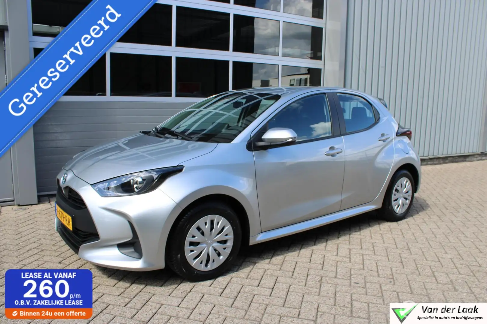 Toyota Yaris 1.5 Hybrid Active | 1e Eigenaar | Navigatie | Came Grijs - 1