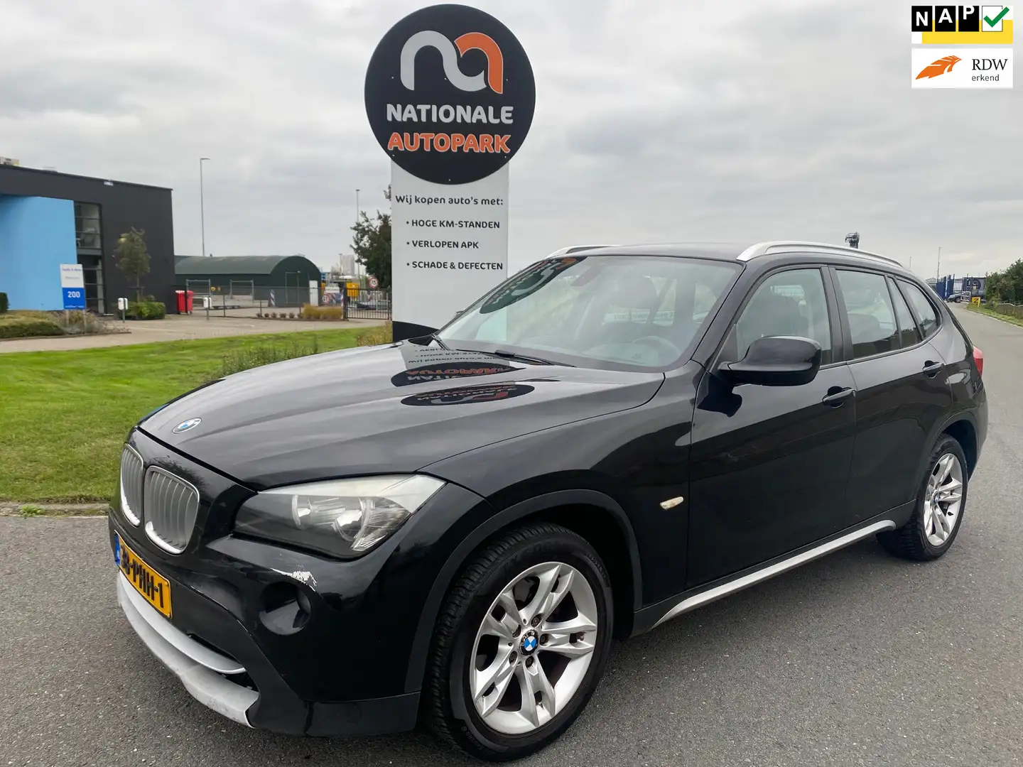 BMW X1 SDrive20d Executive * EURO 5 * AIRCO * Zwart - 1