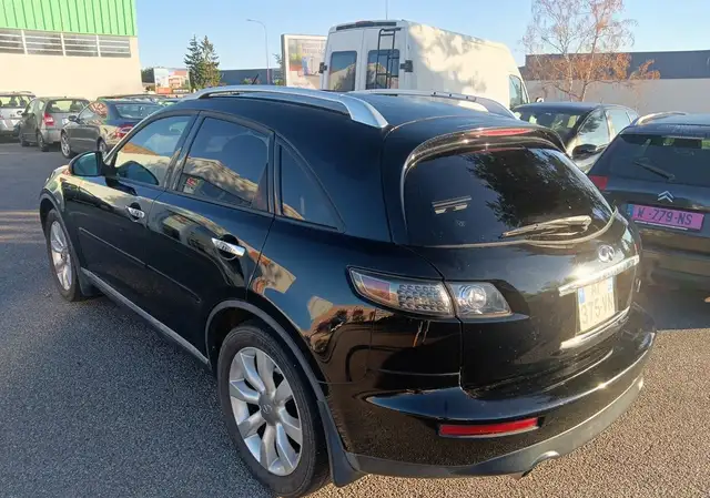 Infiniti FX view 3