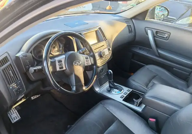 Infiniti FX view 4