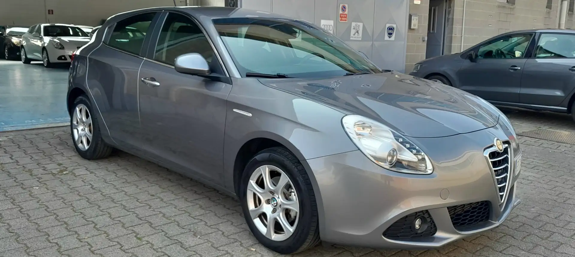 Alfa Romeo Giulietta 1.4 TB Distinctive 120cv Gris - 1