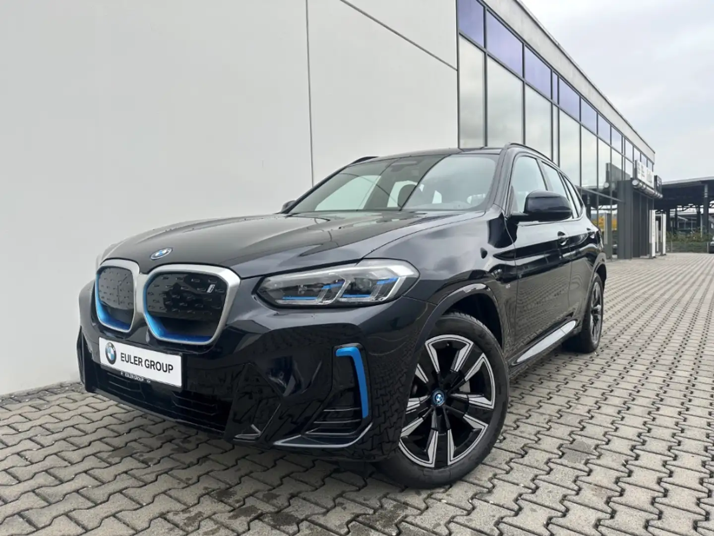 BMW iX3 M-Sport Sportpaket AD AHK-klappbar AHK El. Fondsit - 1