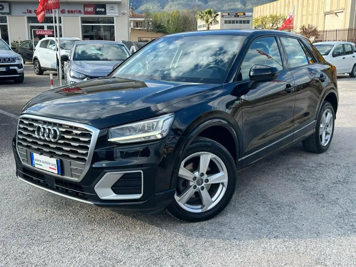 Audi Q2 30 1.6 tdi Admired Schwarz - 1