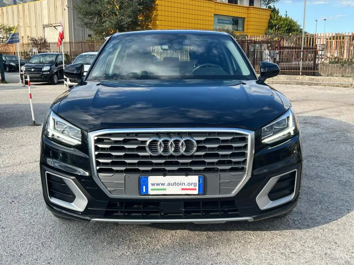 Audi Q2 30 1.6 tdi Admired Schwarz - 2