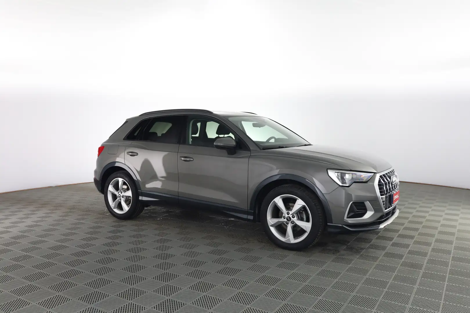 Audi Q3 35 TFSI S tronic Business Advanced Grau - 2