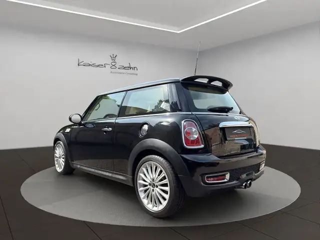 Mini Hatch view 6