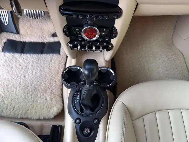 Mini Hatch view 17