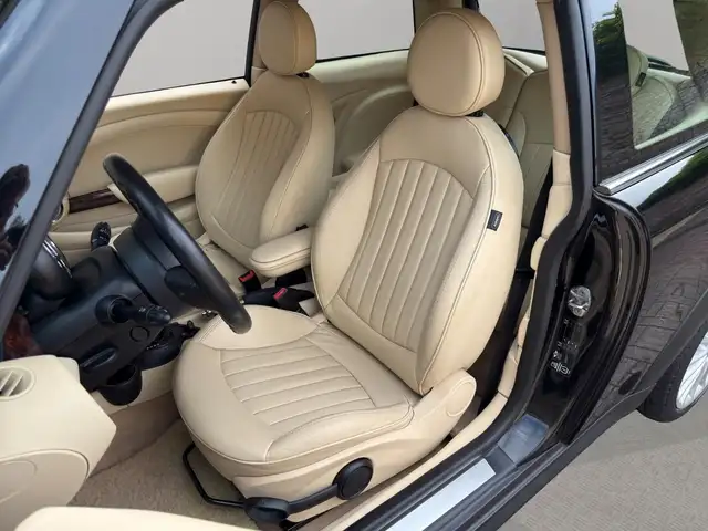 Mini Hatch view 13