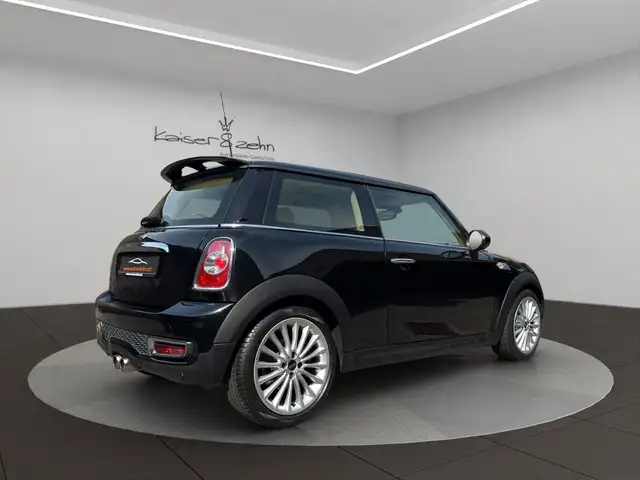 Mini Hatch view 8