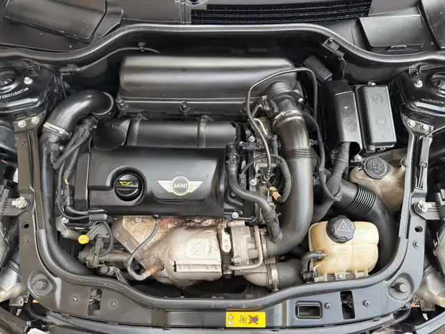 Mini Hatch view 24