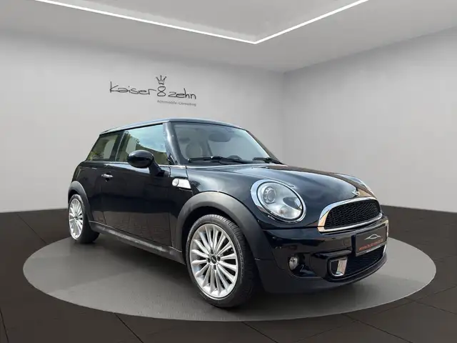 Mini Hatch view 3