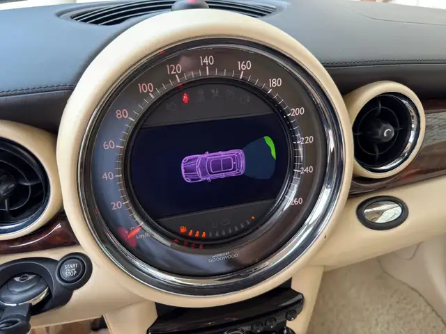 Mini Hatch view 18