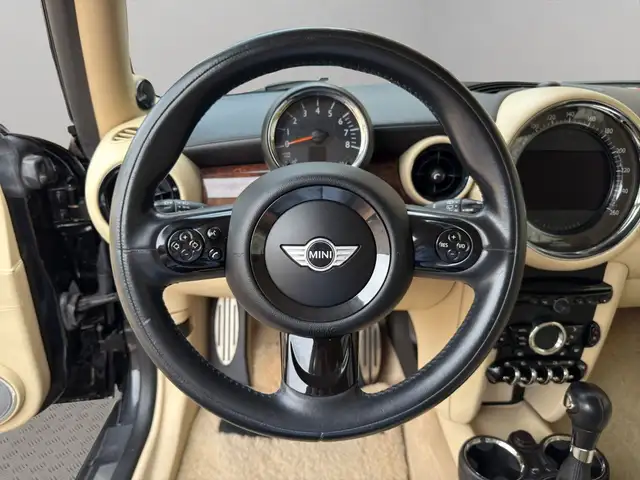 Mini Hatch view 16