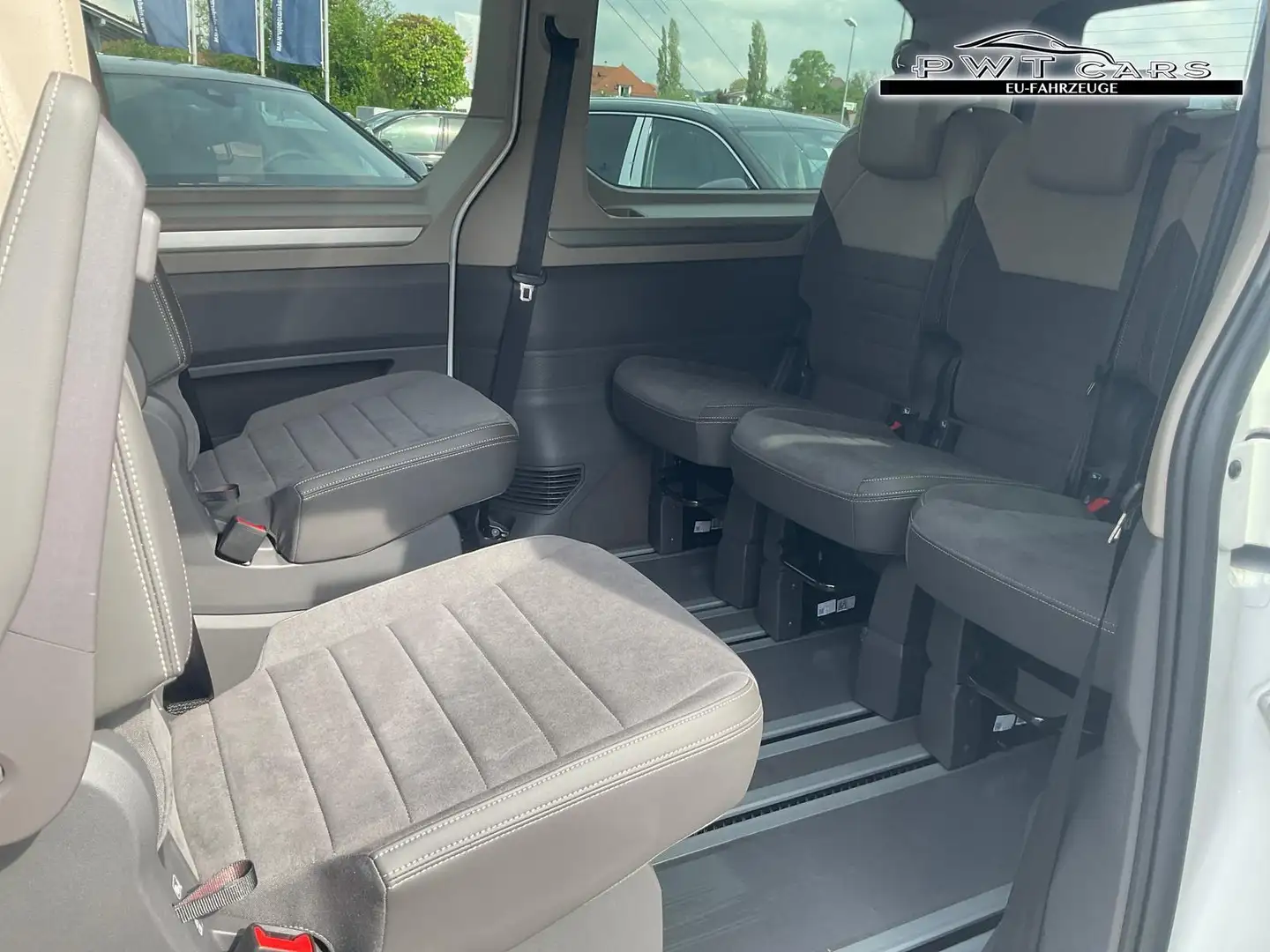 Volkswagen T7 Multivan Life lang TDI DSG Life, Teilleder, AHK, Navi, e... White - 2