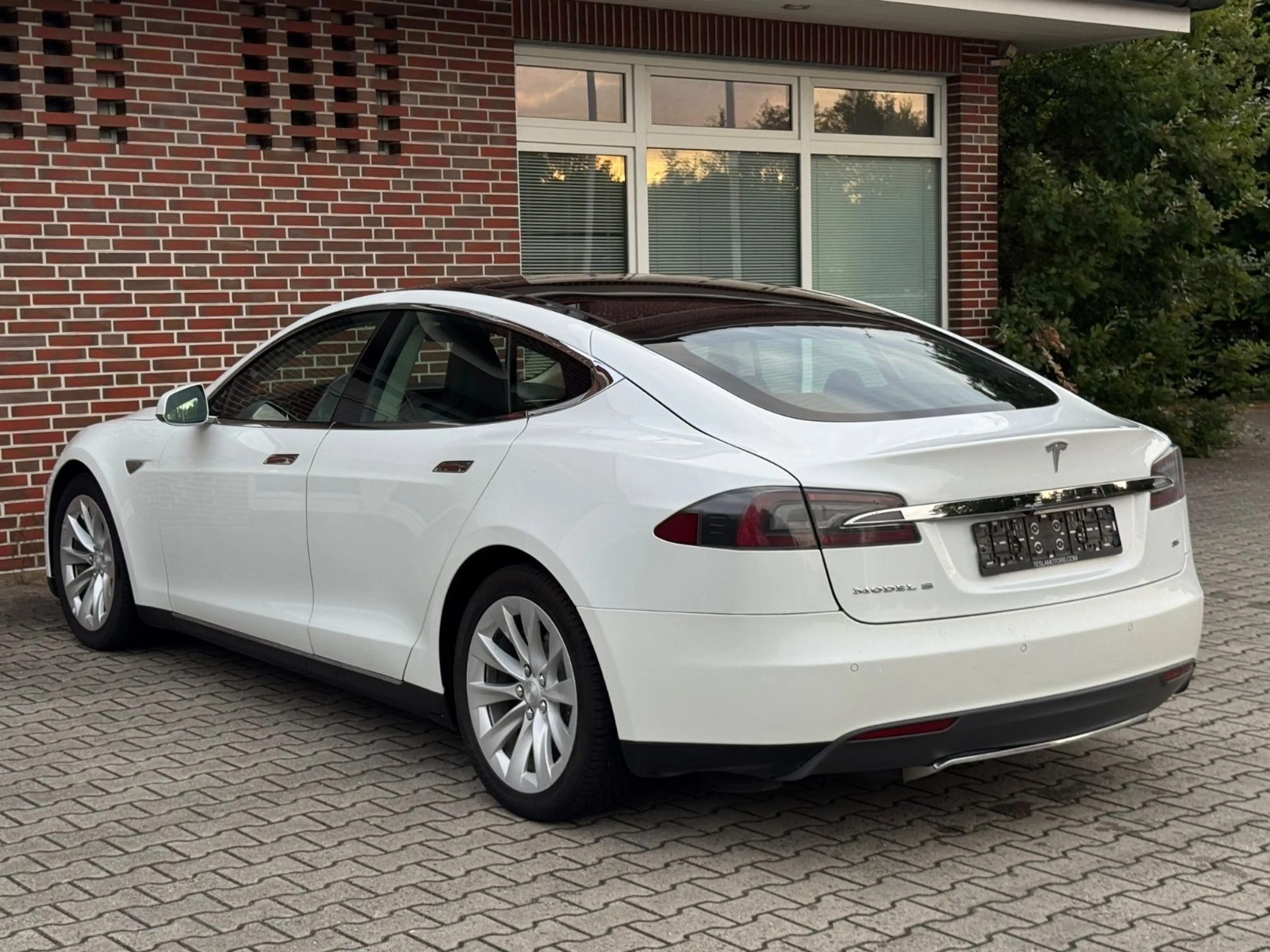 Tesla Model S 85*FREE SUPERCHARGING*SC01*PANORAMA*CCS* — photo 3
