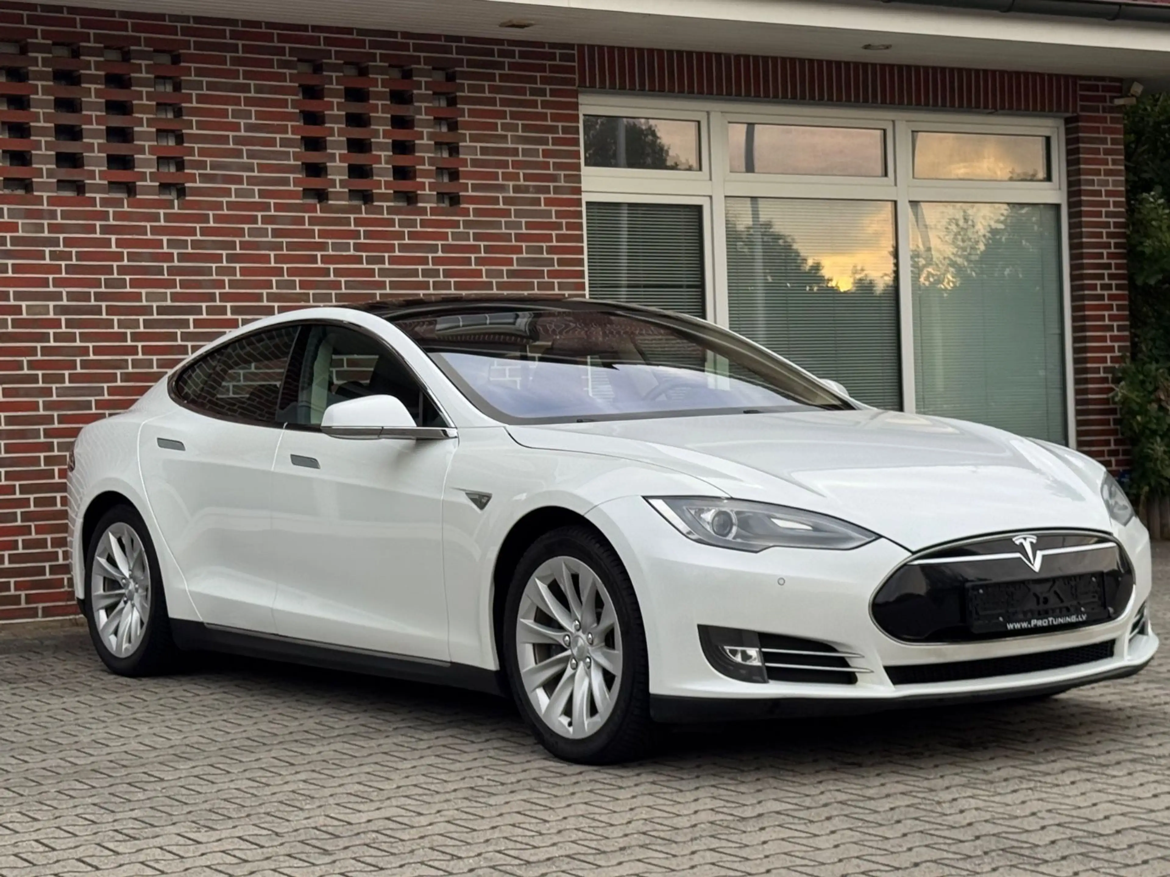 Tesla Model S 85*FREE SUPERCHARGING*SC01*PANORAMA*CCS* — photo 8