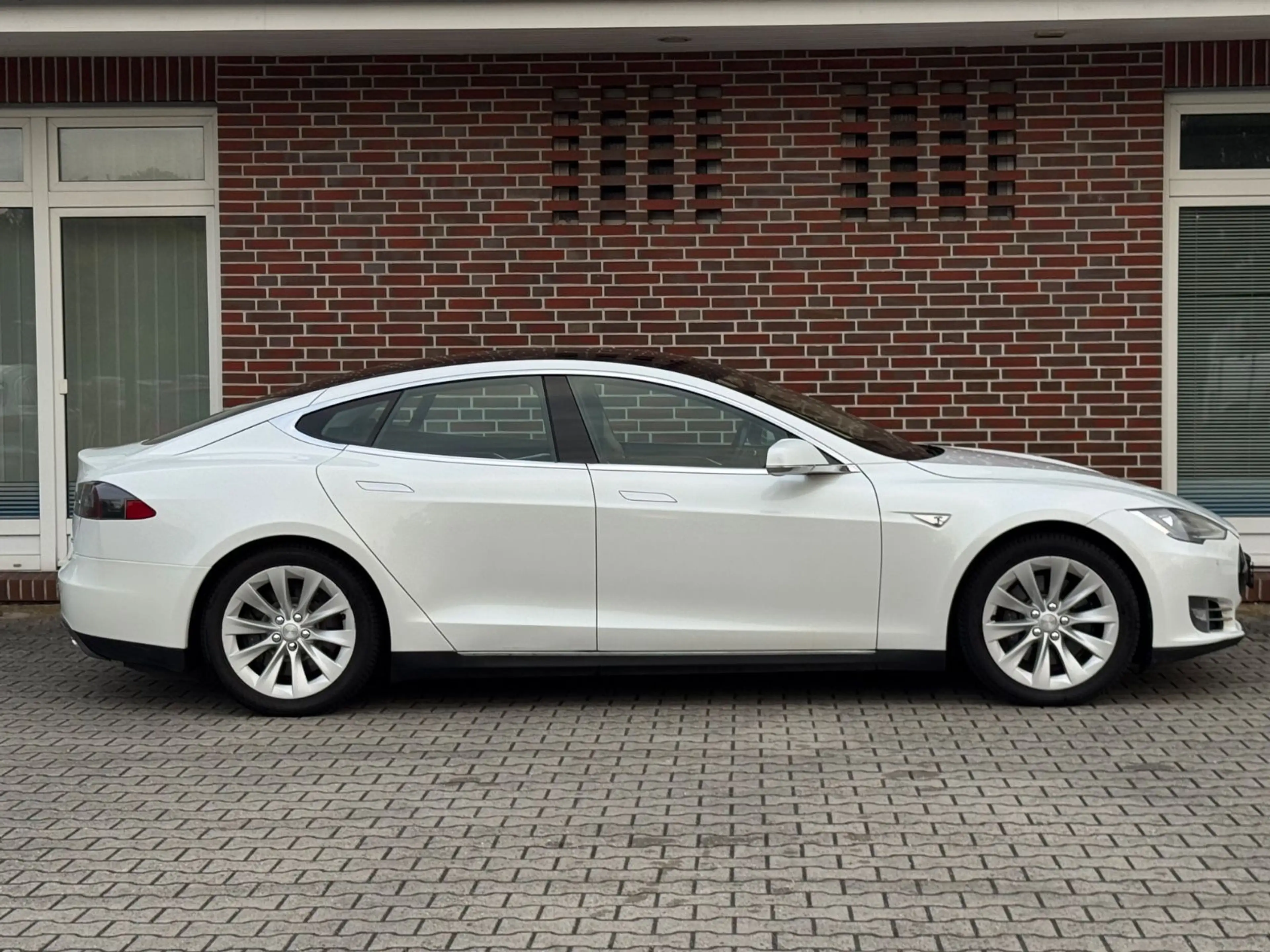 Tesla Model S 85*FREE SUPERCHARGING*SC01*PANORAMA*CCS* — photo 5