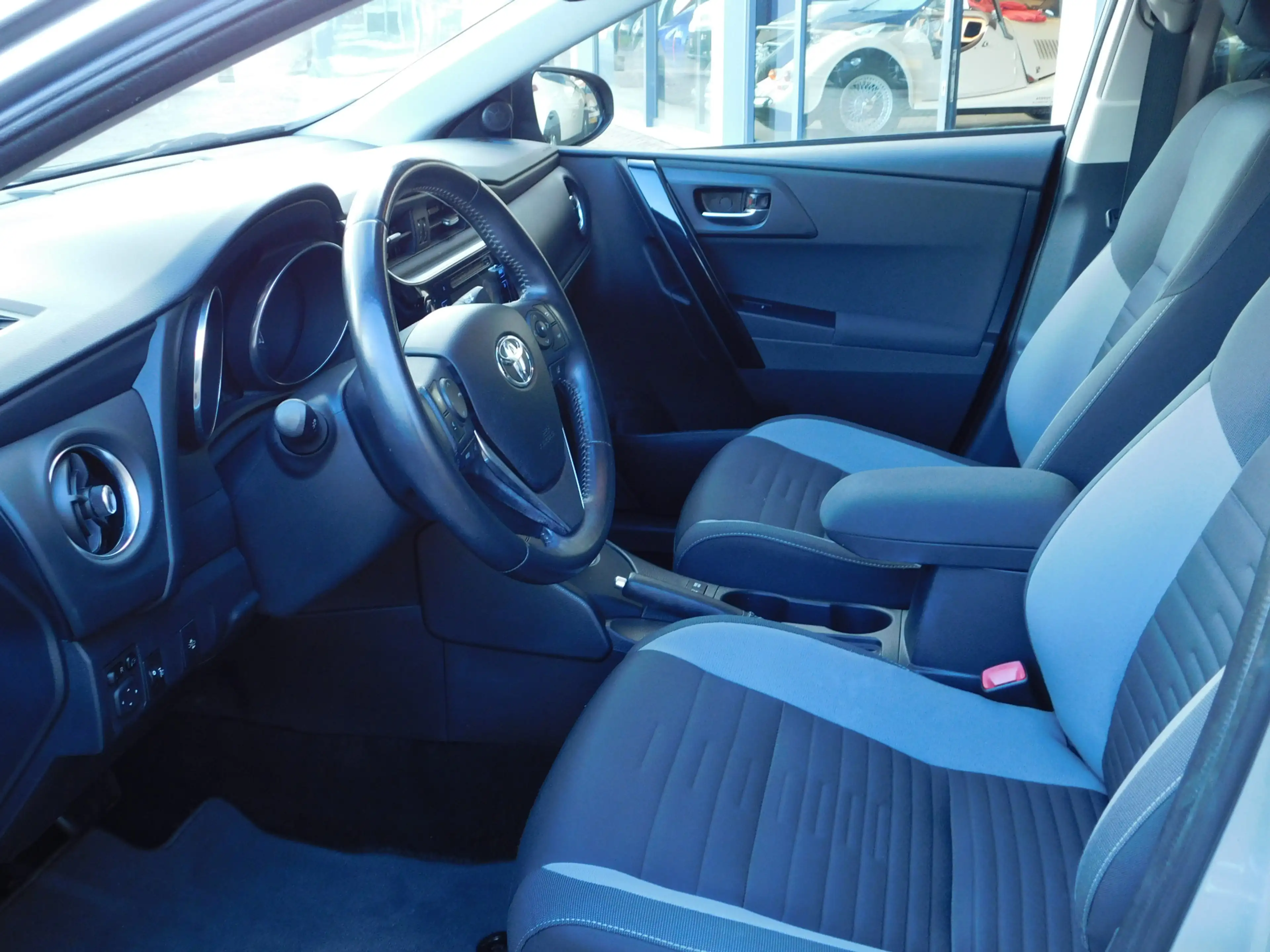 Toyota Auris 1.8 Hybrid Aspiration | Trekhaak — photo 10