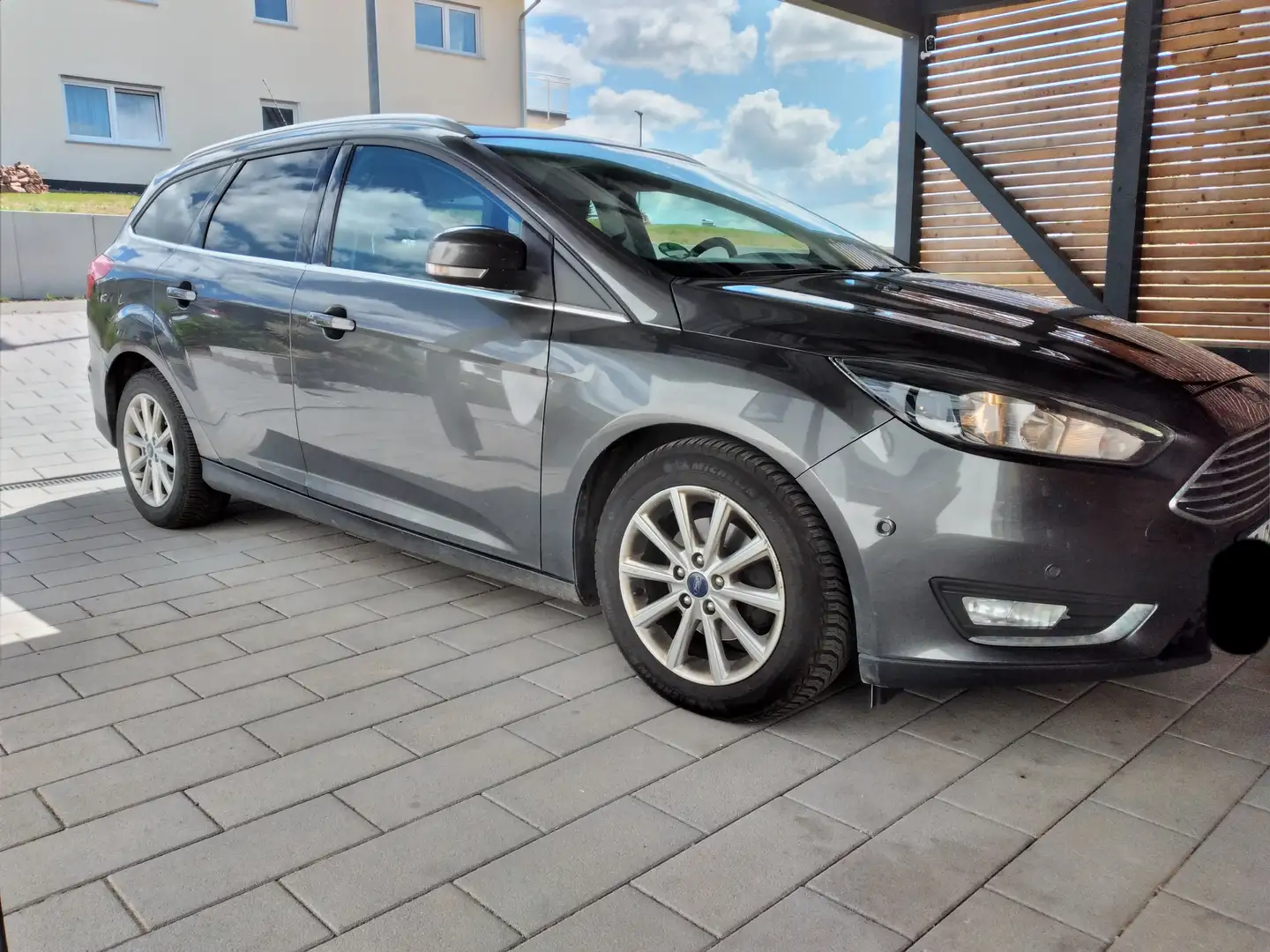 Ford Focus Focus Titanum Turnier 1,5L TDCI 120 PS Šedá - 1