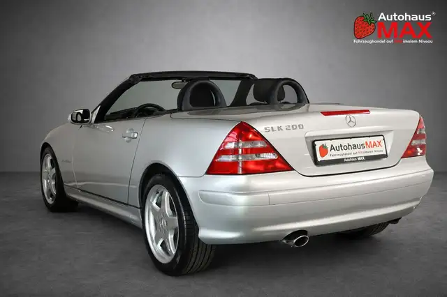 Mercedes-Benz SLK view 4