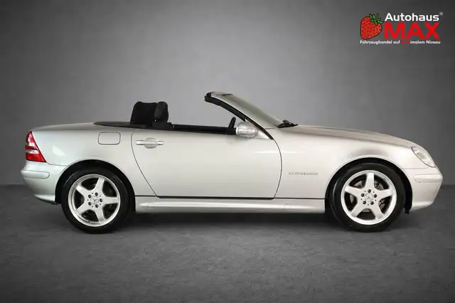 Mercedes-Benz SLK view 8