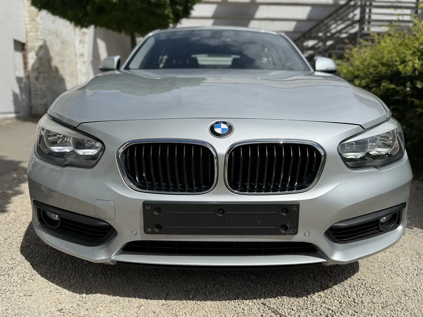 BMW 118 i OPF (EU6d-TEMP) Grau - 2