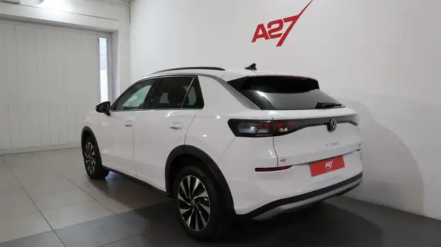 Volkswagen T-Roc view 5