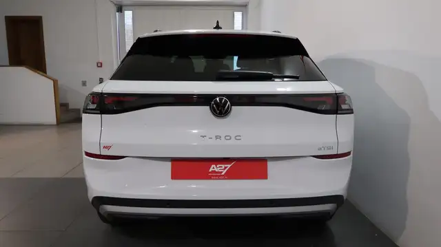 Volkswagen T-Roc view 9
