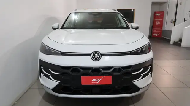 Volkswagen T-Roc view 7