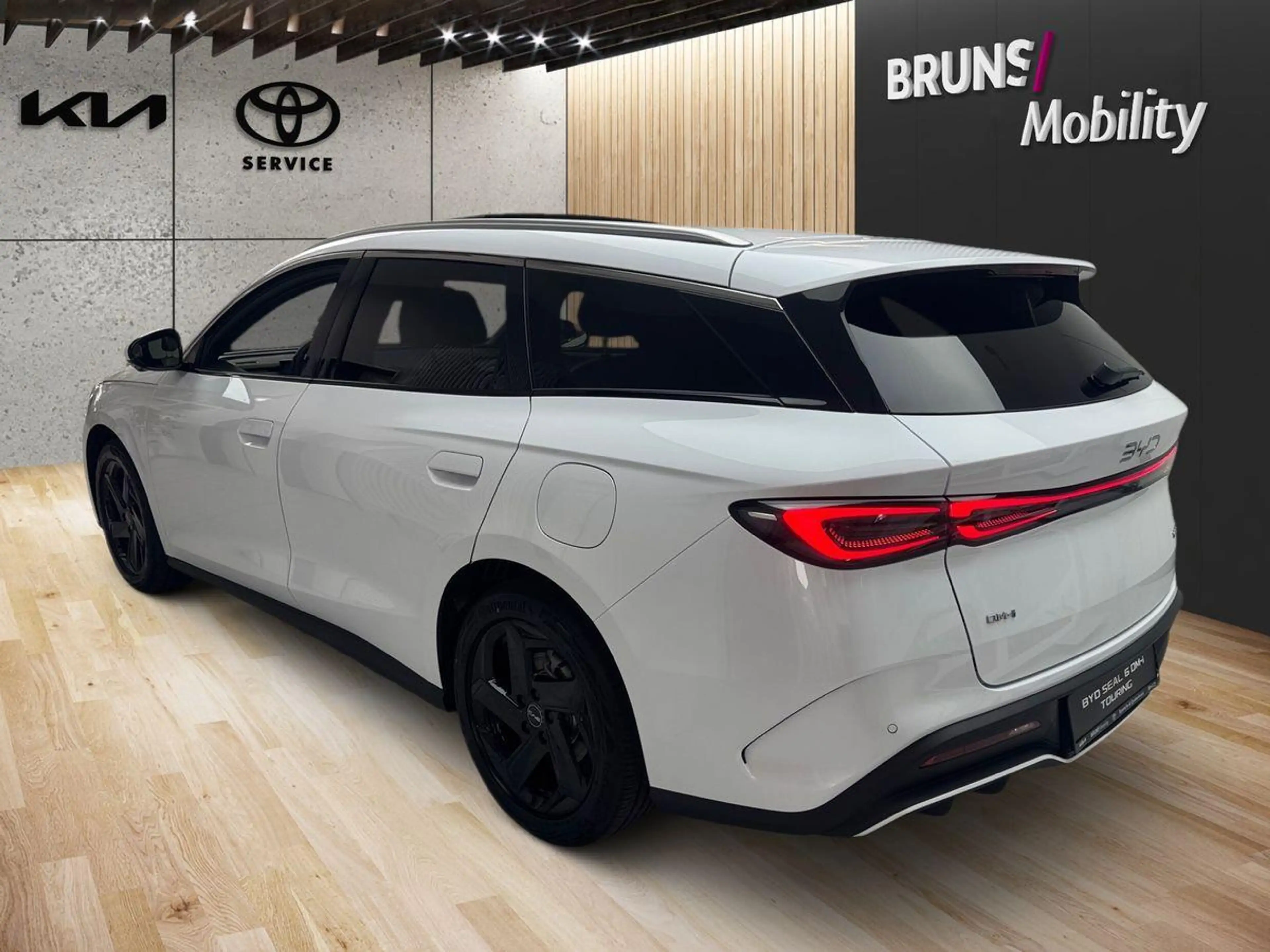 BYD Seal 6 Touring 1.5 PHEV DM-i 156 kW Comfort — photo 5