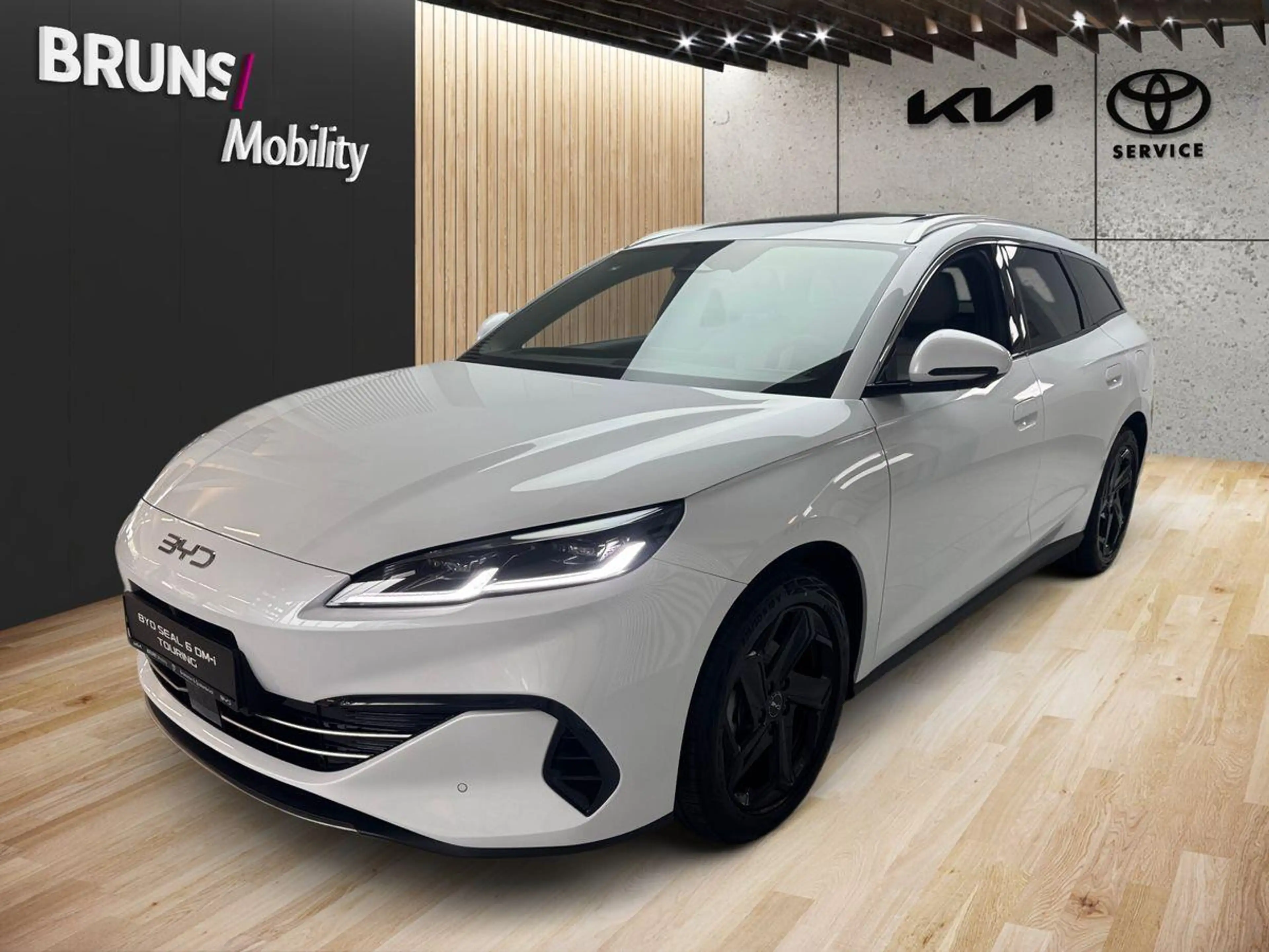 BYD Seal 6 Touring 1.5 PHEV DM-i 156 kW Comfort — photo 2