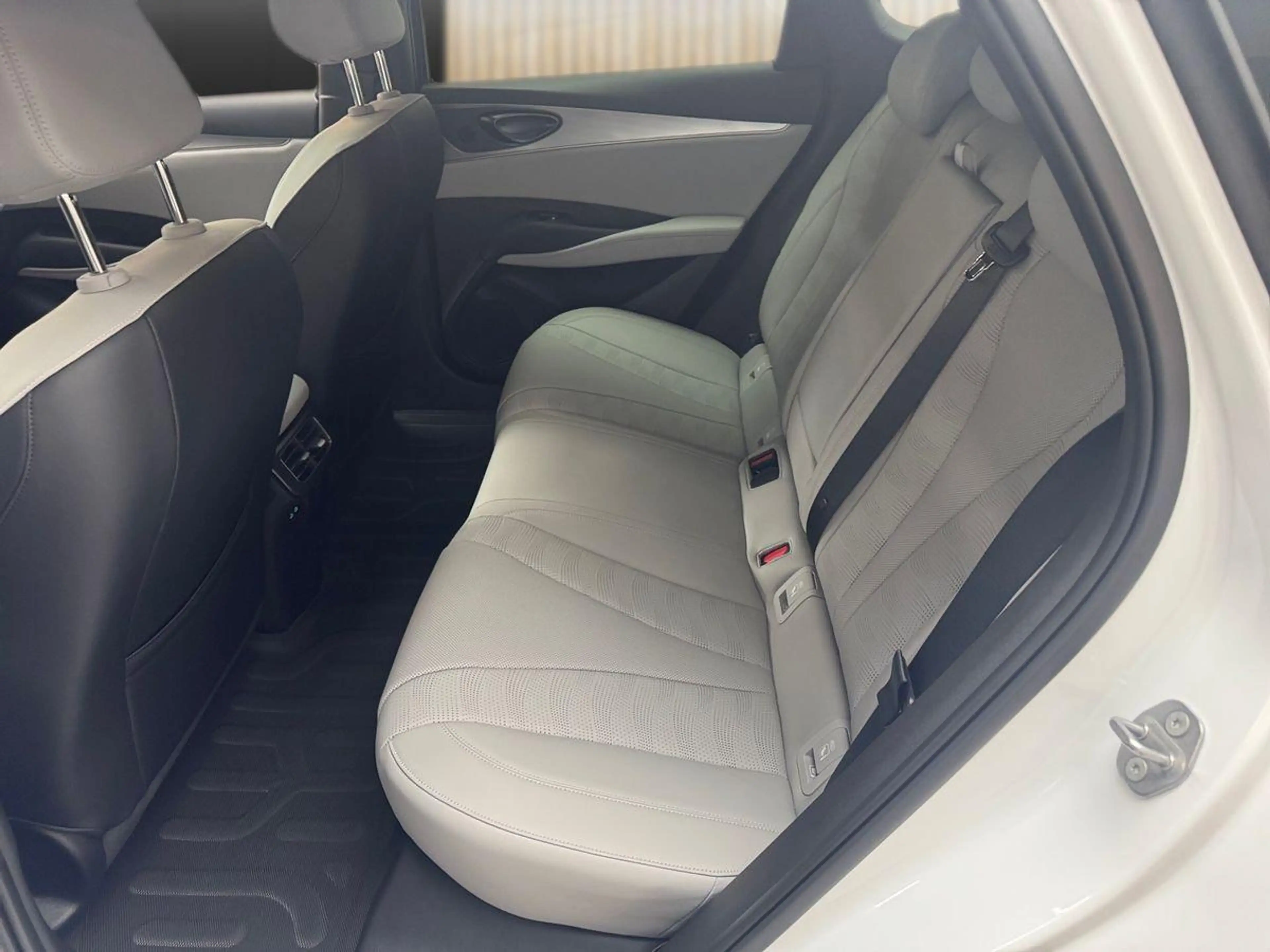 BYD Seal 6 Touring 1.5 PHEV DM-i 156 kW Comfort — photo 12