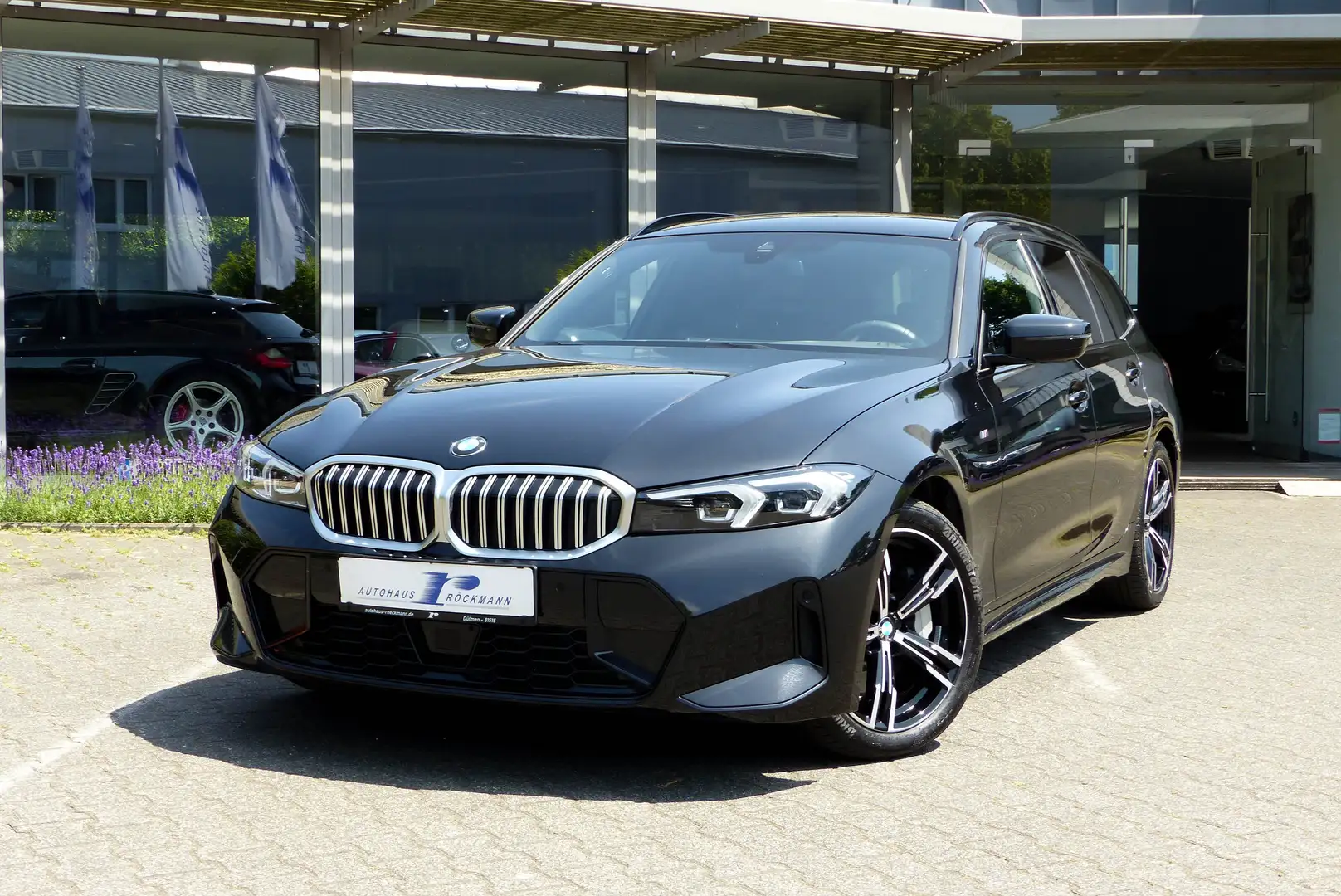 BMW 330 i xDrive MSport Aut. AHK Alcantara Live App Schwarz - 2