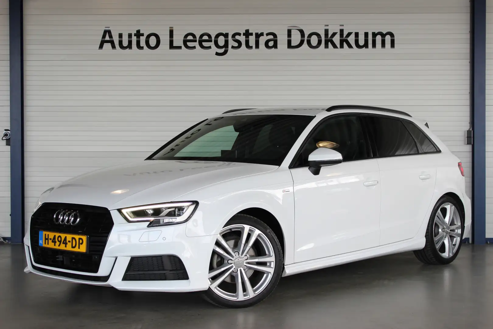 Audi A3 Sportback 35 TFSI CoD S-Line Black Optic | Trekhaa Blanc - 1