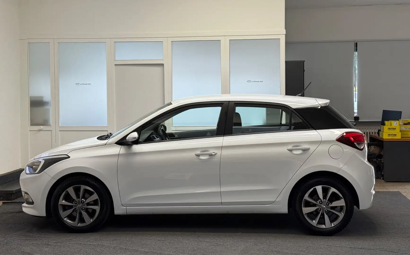 Hyundai i20 YES!/SITZ-LENKRAD HEIZUNG/SPURHALTEASS/KLIMA Weiß - 2